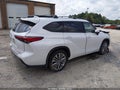 2022 Toyota Highlander — photo 4 of 15 | VIN 5TDFZRAH7NS113988