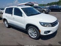 2016 Volkswagen Tiguan — photo 1 of 18 | VIN WVGAV7AX0GW507199