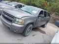 2009 Chevrolet Suburban 1500 — photo 2 of 10 | VIN 1GNFC26019R176625
