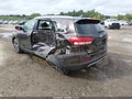 2017 Kia Sorento — photo 3 of 17 | VIN 5XYPHDA58HG233641
