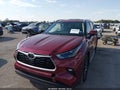 2022 Toyota Highlander — photo 2 of 16 | VIN 5TDGZRBH7NS227816