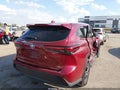 2022 Toyota Highlander — photo 4 of 16 | VIN 5TDGZRBH7NS227816