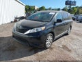 2017 Toyota Sienna — photo 2 of 18 | VIN 5TDJZ3DC5HS147133