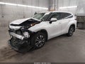 2022 Toyota Highlander — photo 2 of 16 | VIN 5TDGZRBH5NS204910