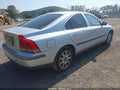 2004 Volvo S60 — photo 4 of 15 | VIN YV1RS64A742316359
