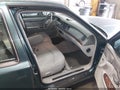 1996 Lincoln Town Car — photo 5 of 11 | VIN 1LNLM81W9TY722216
