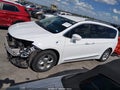 2018 Chrysler Pacifica — photo 14 of 16 | VIN 2C4RC1L78JR124795