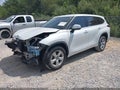 2022 Toyota Highlander — photo 2 of 16 | VIN 5TDCZRAH4NS112395