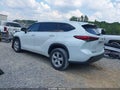 2022 Toyota Highlander — photo 3 of 16 | VIN 5TDCZRAH4NS112395
