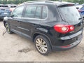 2010 Volkswagen Tiguan — photo 3 of 12 | VIN WVGBV7AX1AW516604