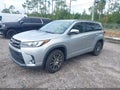 2017 Toyota Highlander — photo 2 of 16 | VIN 5TDKZRFH3HS518564