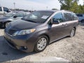 2014 Toyota Sienna — photo 2 of 17 | VIN 5TDYK3DC1ES456709
