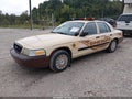 2005 Ford Crown Victoria — photo 2 of 11 | VIN 2FAFP71W65X143275