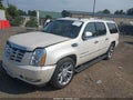 2011 Cadillac Escalade ESV — photo 2 of 16 | VIN 1GYS4JEFXBR386905