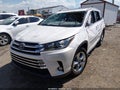2018 Toyota Highlander — photo 2 of 10 | VIN 5TDDZRFH0JS911873