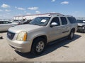 2007 GMC Yukon XL — photo 2 of 12 | VIN 1GKFC16007R184378