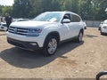 2019 Volkswagen Atlas — photo 2 of 16 | VIN 1V2WP2CA1KC588724