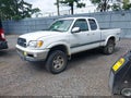 2002 Toyota Tundra — photo 2 of 12 | VIN 5TBBT44162S281112