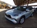 2022 Toyota Highlander Hybrid — photo 2 of 11 | VIN 5TDBBRCH6NS562031