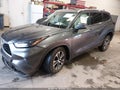 2022 Toyota Highlander — photo 2 of 15 | VIN 5TDHZRAH3NS090136