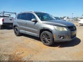 2009 Volkswagen Tiguan — photo 1 of 11 | VIN WVGBV75N79W530978