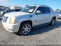 2008 Cadillac Escalade EXT — photo 2 of 16 | VIN 3GYFK62808G203028