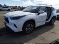 2022 Toyota Highlander Hybrid — photo 2 of 17 | VIN 5TDHBRCH3NS553300