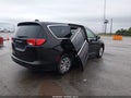 2017 Chrysler Pacifica — photo 4 of 16 | VIN 2C4RC1DGXHR676002
