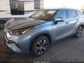 2022 Toyota Highlander — photo 2 of 16 | VIN 5TDGZRAH2NS128578