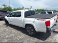 2017 Toyota Tacoma — photo 3 of 16 | VIN 5TFCZ5ANXHX079139