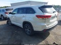 2017 Toyota Highlander — photo 3 of 16 | VIN 5TDZZRFH3HS194028