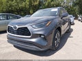 2022 Toyota Highlander — photo 2 of 16 | VIN 5TDGZRAH7NS544318