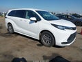 2022 Toyota Sienna — photo 1 of 16 | VIN 5TDKRKEC3NS098166