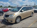 2011 Toyota Sienna — photo 2 of 16 | VIN 5TDYK3DC0BS092861