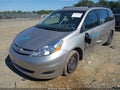 2010 Toyota Sienna — photo 2 of 11 | VIN 5TDKK4CC7AS300567