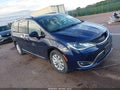 2018 Chrysler Pacifica — photo 1 of 16 | VIN 2C4RC1BG1JR193166