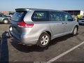 2011 Toyota Sienna — photo 4 of 18 | VIN 5TDKA3DC3BS006872