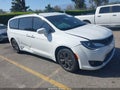 2020 Chrysler Pacifica — photo 1 of 18 | VIN 2C4RC1L74LR196211