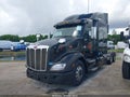2015 Peterbilt 579 — photo 2 of 15 | VIN 1XPBD49X4FD280977