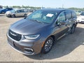 2022 Chrysler Pacifica — photo 2 of 16 | VIN 2C4RC1L70NR155996