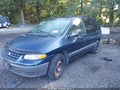 2000 Plymouth Voyager — photo 2 of 10 | VIN 2P4GP45G7YR546668