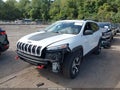 2015 Jeep Cherokee — photo 2 of 17 | VIN 1C4PJMBS3FW570968