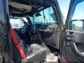 2017 Jeep Wrangler Unlimited — photo 5 of 16 | VIN 1C4BJWFG3HL620414