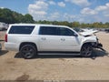 2016 Chevrolet Suburban — photo 13 of 16 | VIN 1GNSCJKC1GR372988