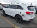 2017 Kia Sorento — photo 3 of 16 | VIN 5XYPG4A36HG210330