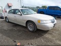 2001 Lincoln Town Car — photo 1 of 16 | VIN 1LNHM85W11Y694098