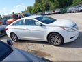 2011 Hyundai Sonata — photo 12 of 19 | VIN 5NPEB4AC7BH037231