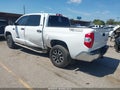 2017 Toyota Tundra — photo 3 of 16 | VIN 5TFDW5F14HX653642