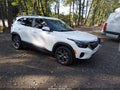 2024 Kia Seltos — photo 1 of 16 | VIN KNDEU2AAXR7624857