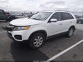 2013 Kia Sorento — photo 2 of 16 | VIN 5XYKTDA21DG310505